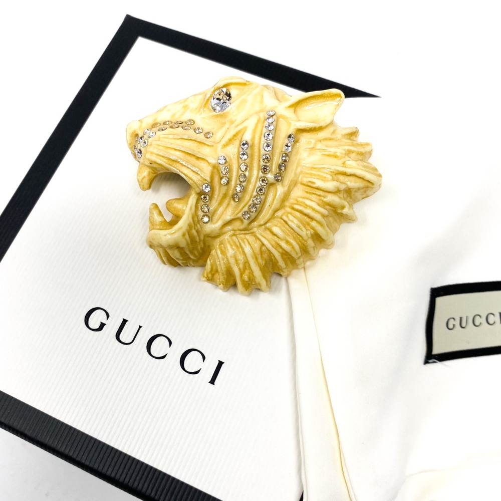 GUCCI Rajah Lion Head Brooch in Resin